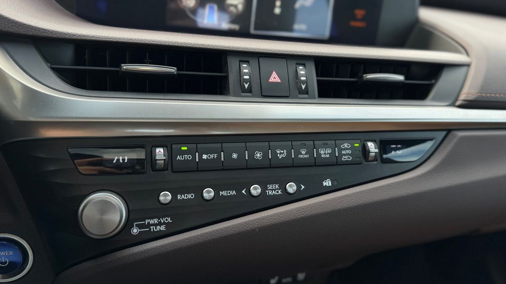 Продам Lexus ES 300 Hybrid 2021 Ідеальний і Максимальний