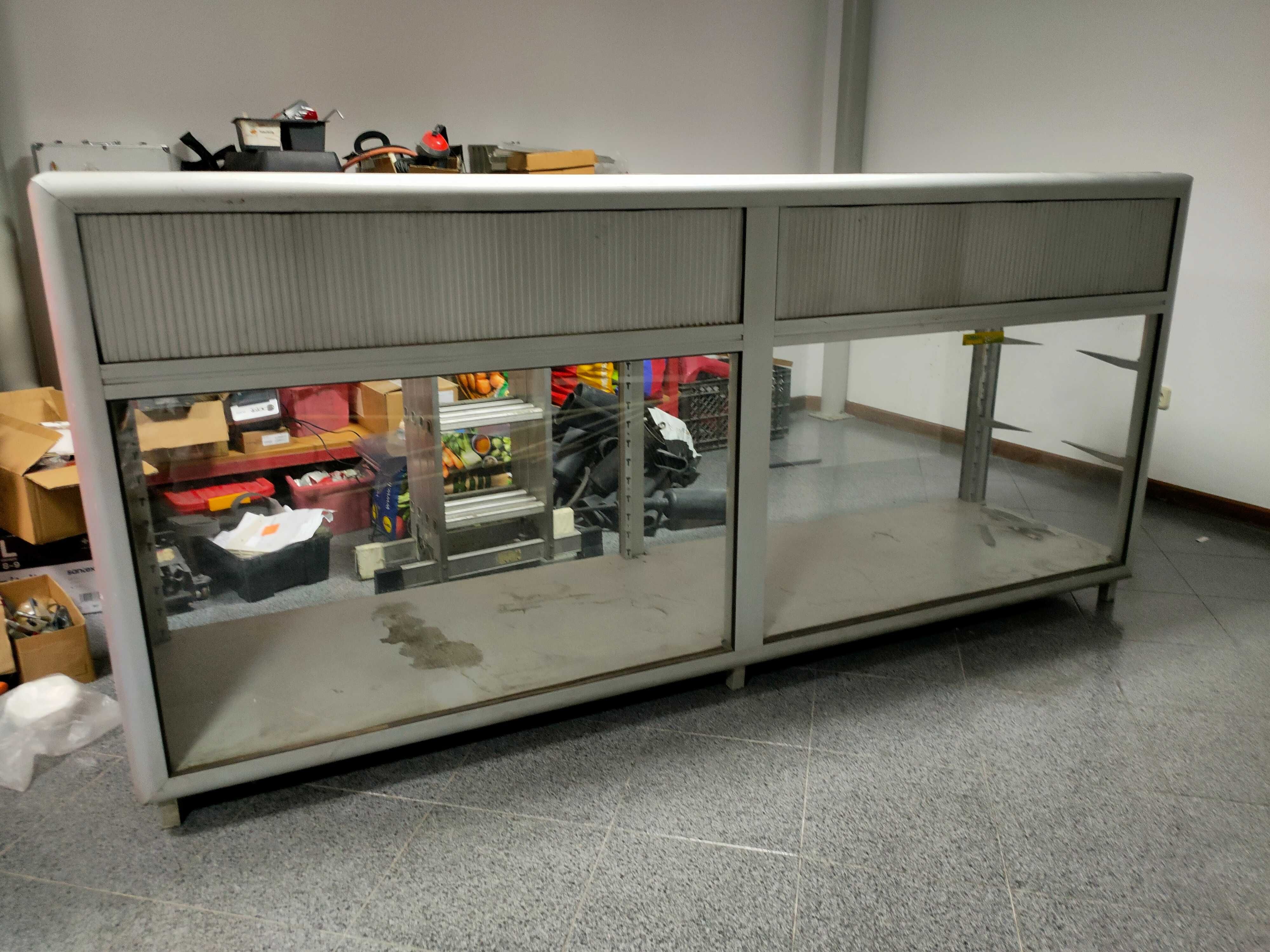 Balcão vitrine alumínio