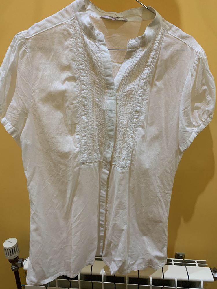 Camisa mulher manga-curta, branca, “Palabiu” tam M, com mini-folhos