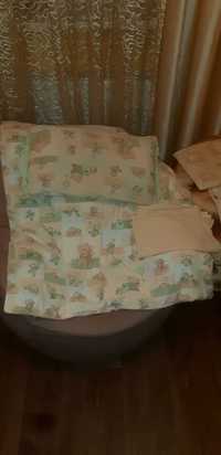 2 подушки,одеяло,2шт.постельного в кроватку для новорожденных