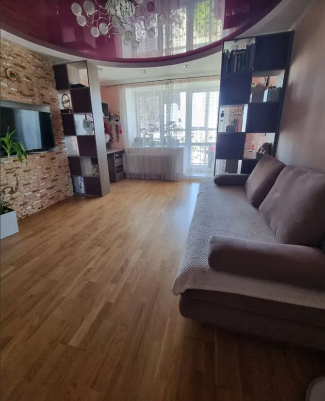 Продаж 2к квартири 64 кв. м на вул. Карпенка