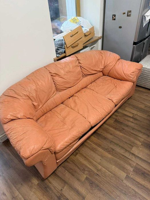 Продам не дорого диван шкіряний