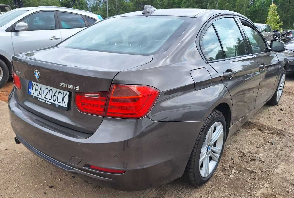 BMW F30 A17 2015 rok N47N 2.0 Diesel 143 KM Klapa Drzwi Zderzak Xdrive