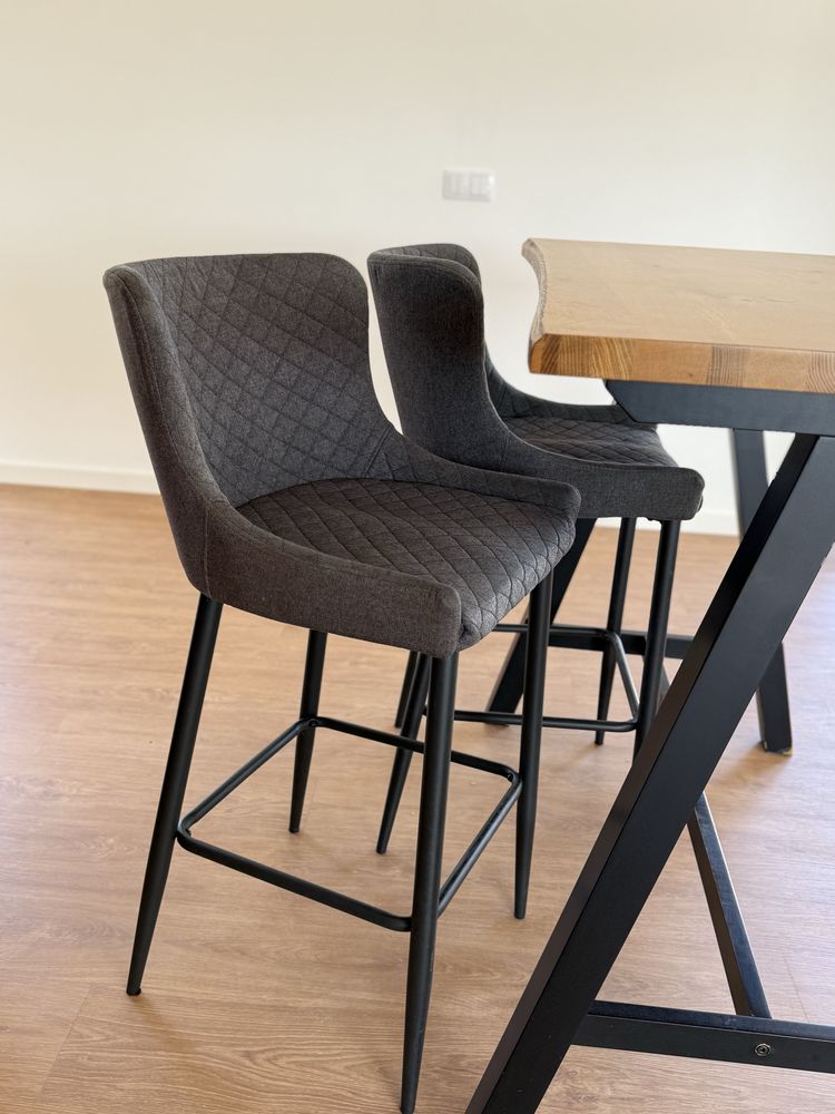 Conjunto de mesa de bar e 2 banquetas