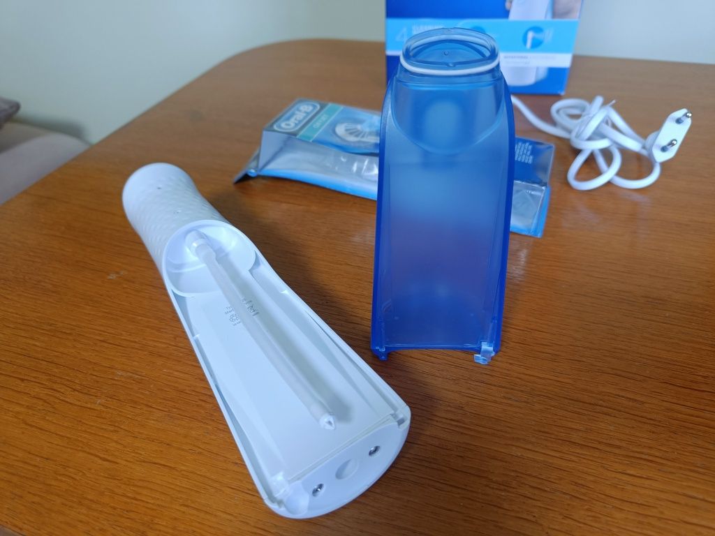 Irygator do zębów Oral-B AquaCare 4