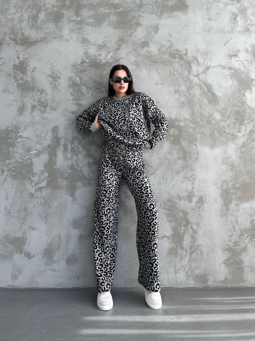 Бомбезний трикотажний костюм