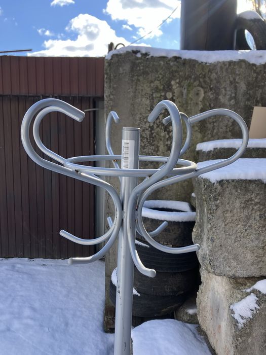 Вешалки для одежды напольные.