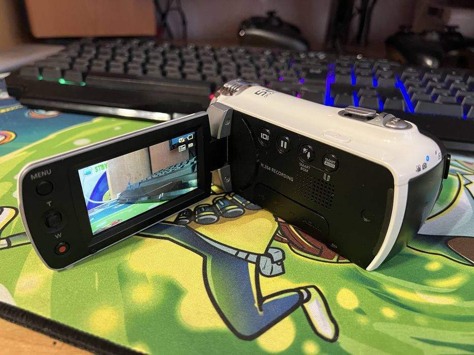 Видеокамера Samsung HMX-F90