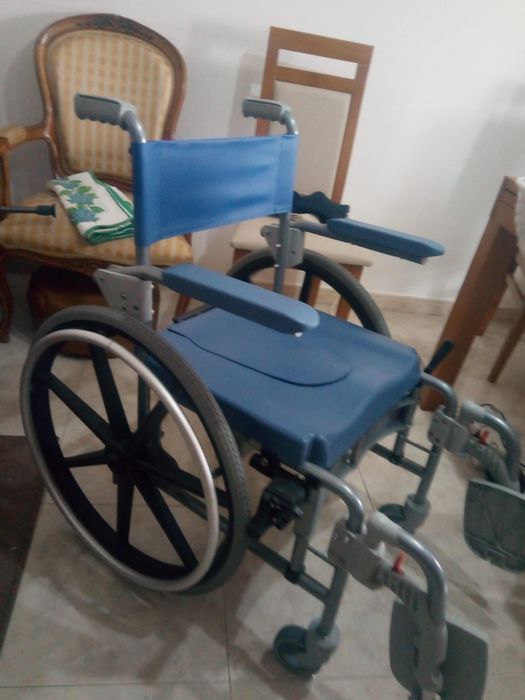 Cadeia de rodas com compartimento