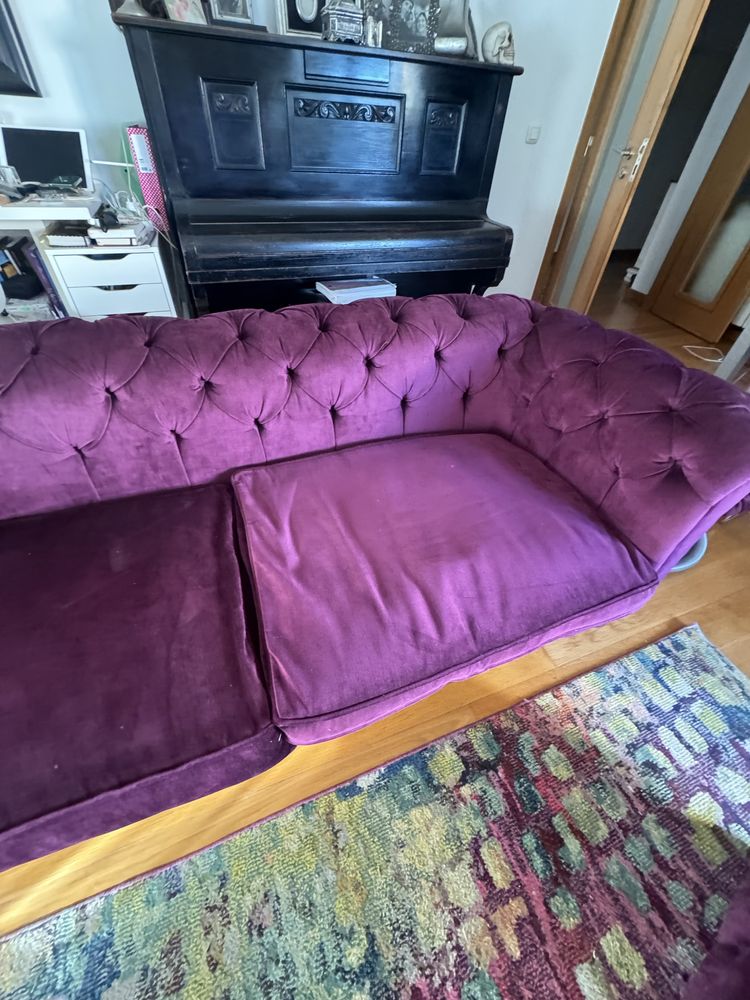 Sofa com capitone roxo/lilás