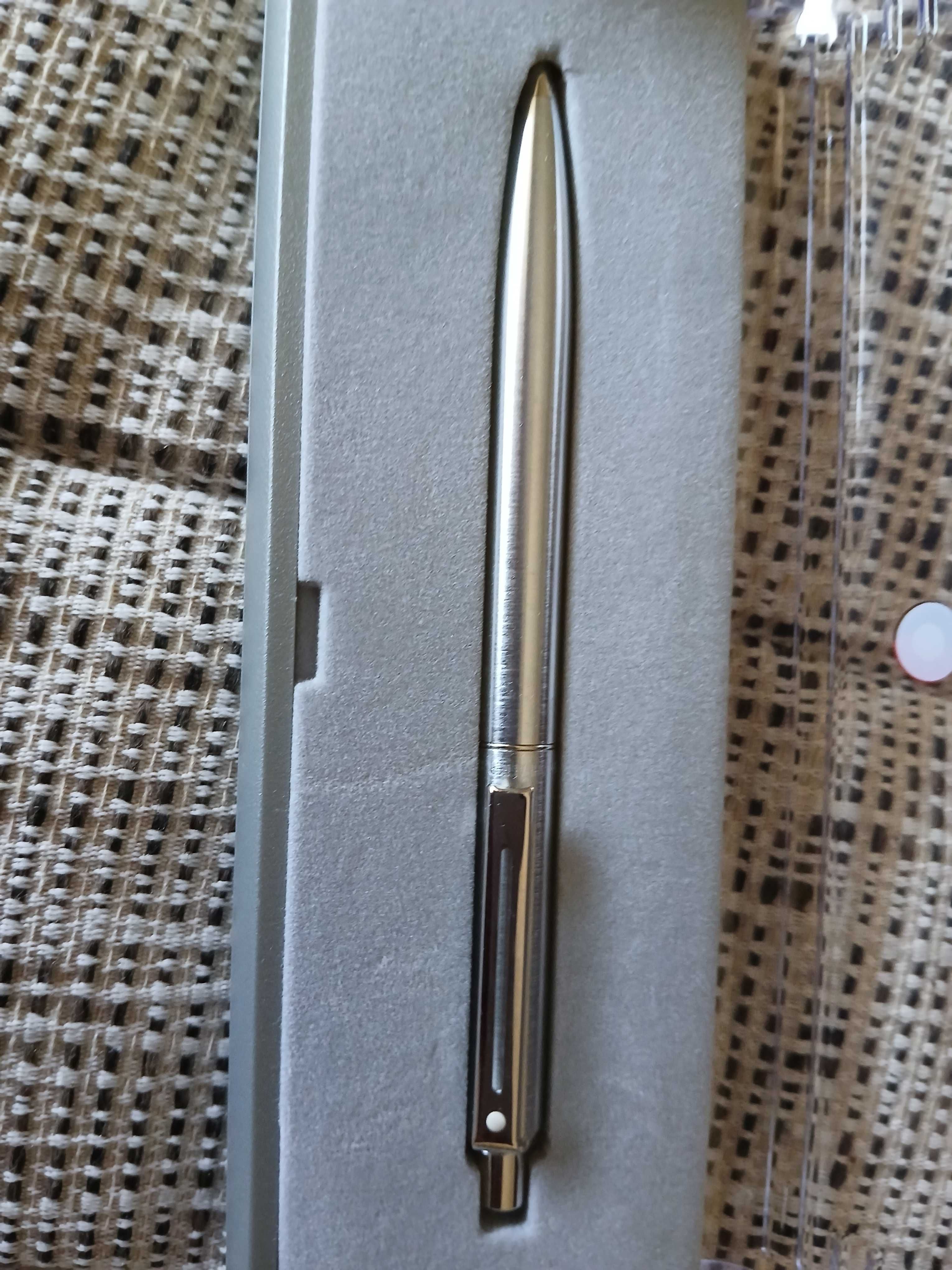 Esferográfica Sheaffer nova com estojo