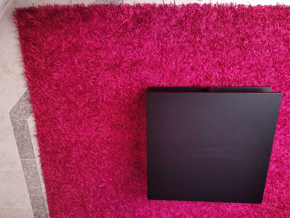 Tapete vermelho pêlo alto