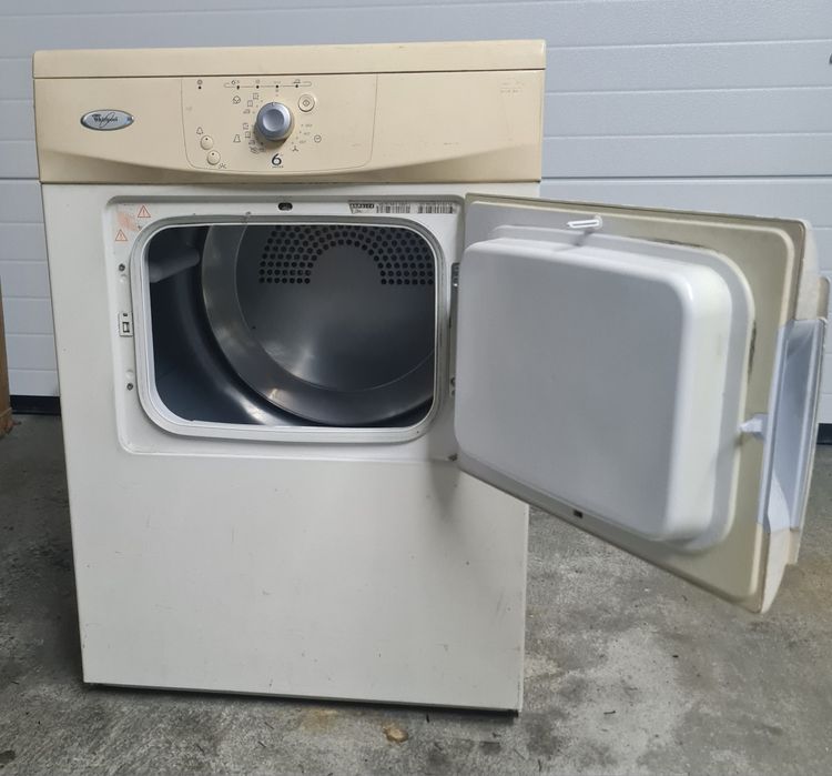 Máquina de secar roupa whirlpool