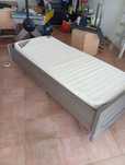 Cama solteiro cinzento