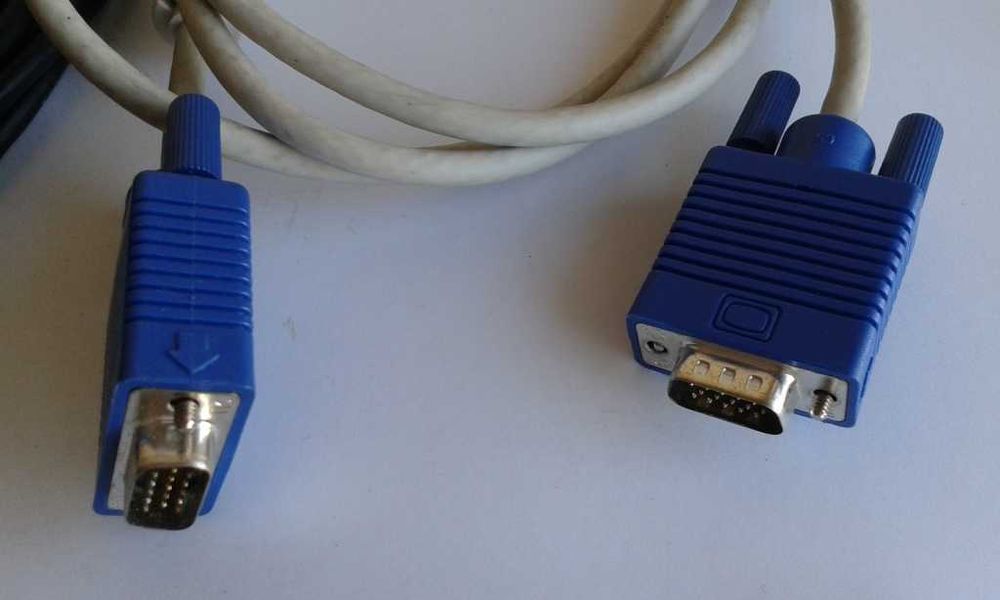 cabos PC e transformadores
