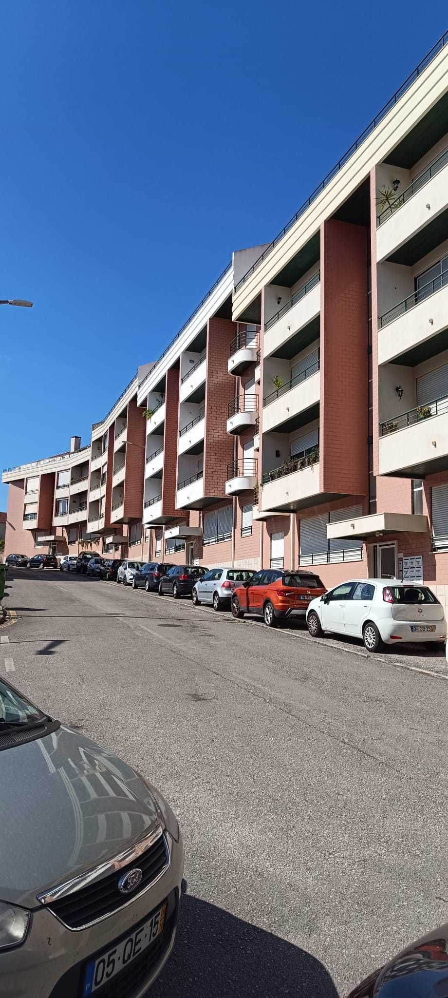 Aluga-se T3, no centro de Leiria