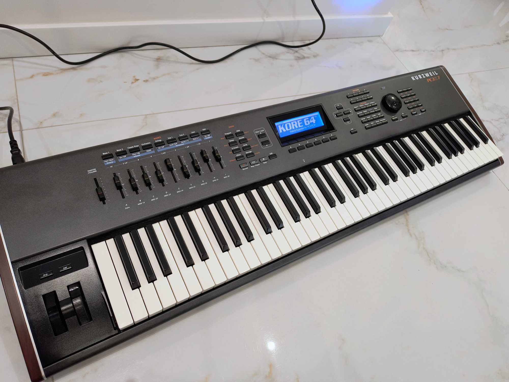 Kurzweil PC3K7  +  Core 64  + case  +  dodatki