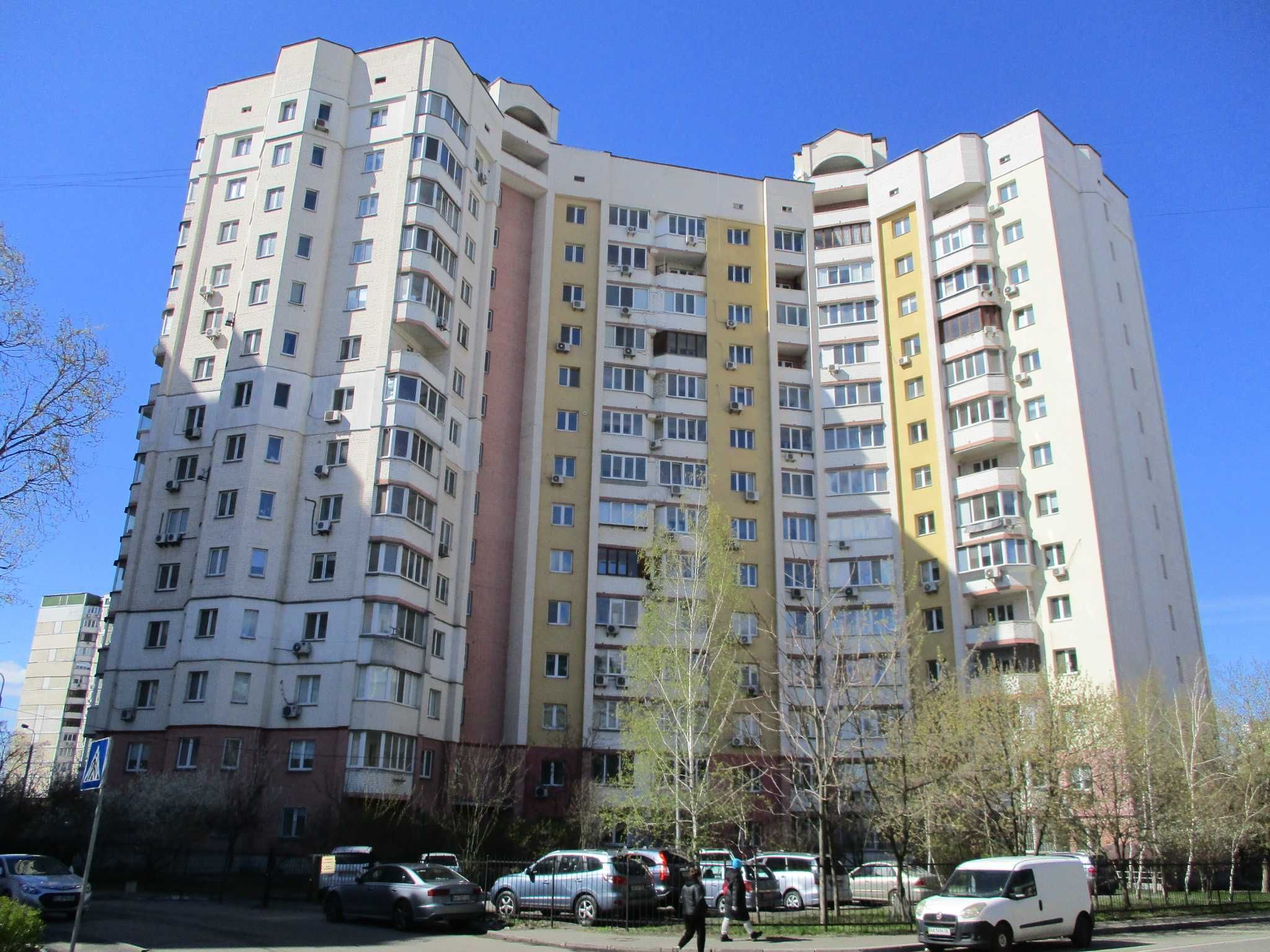 Продається приміщення під офіс у Києві, вул. Вишняківська, 9