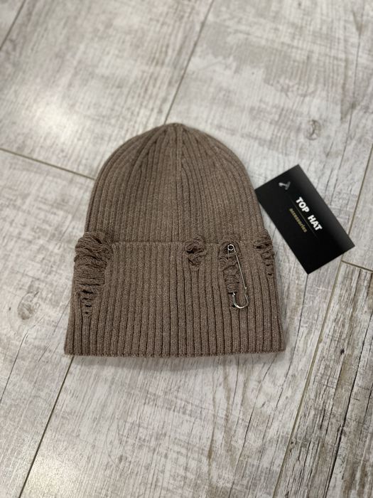 Шапка рвана з булавкою шапочка лопатка