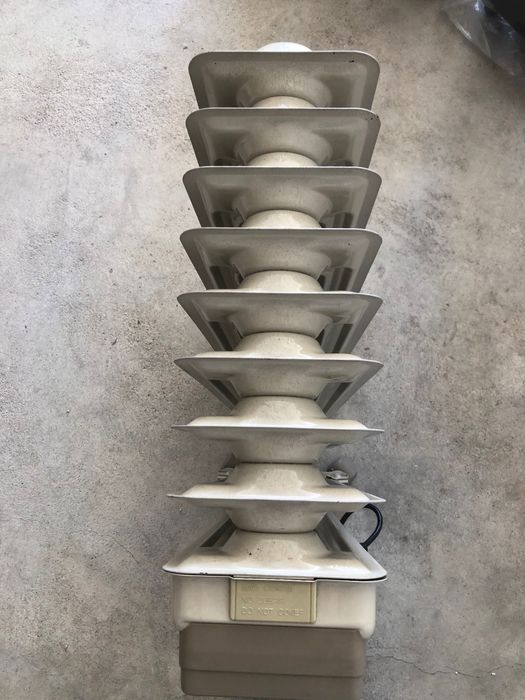 Aquecedor a óleo com rodas da marca Ignis.     Potência  1500 w.