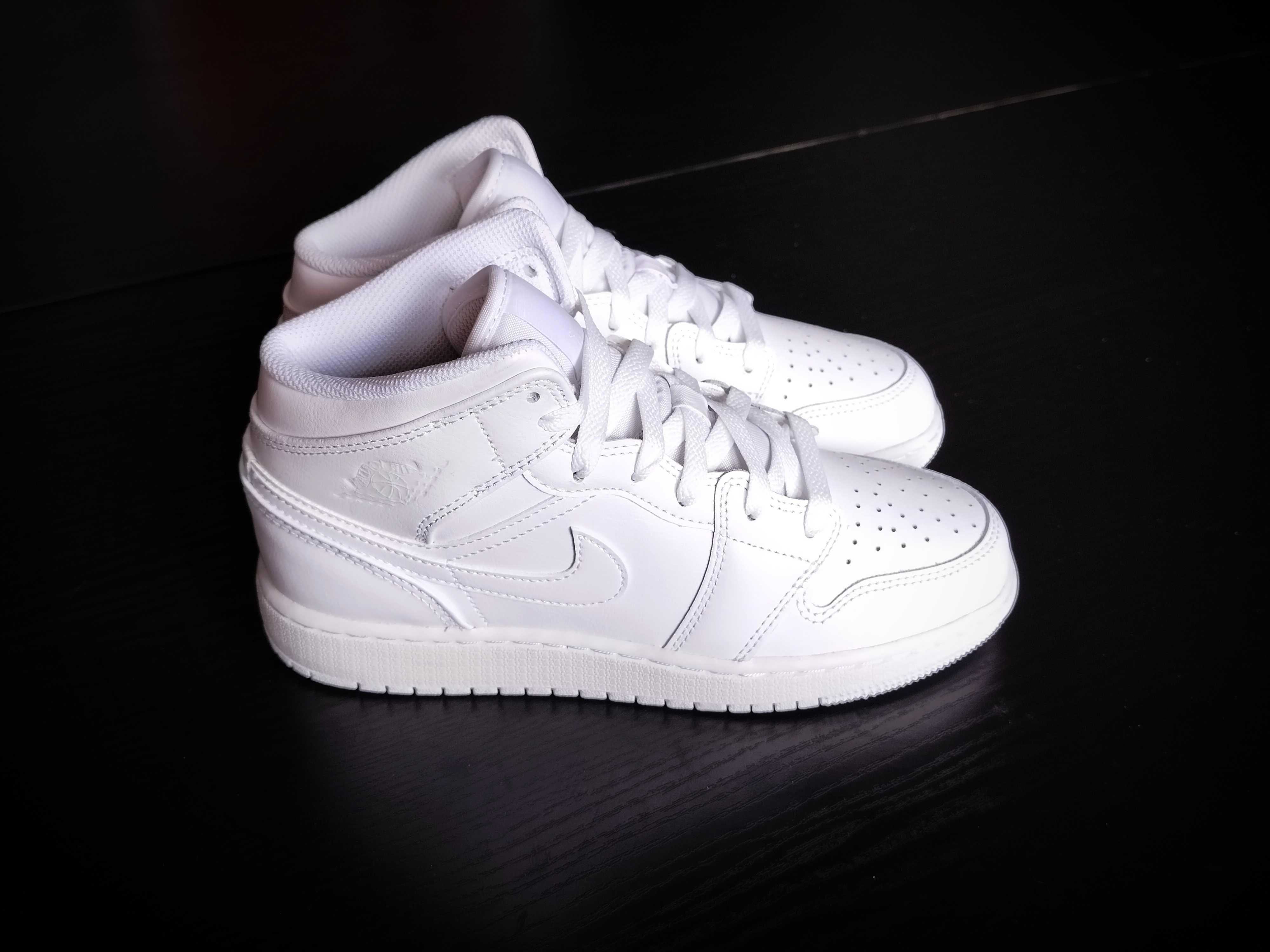 Nike Air Jordan Mid - Triple White r. 37.5 SNEAKERS