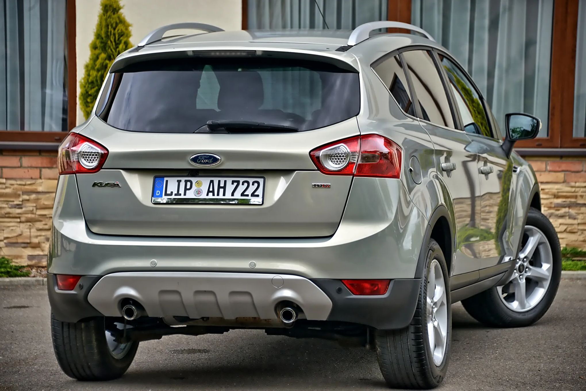 Ford Kuga 2.0TDCi 140KM 4X4 TITANIUM Kamera NAVI Alu 18 PDC Skóra HAK z Niemiec!