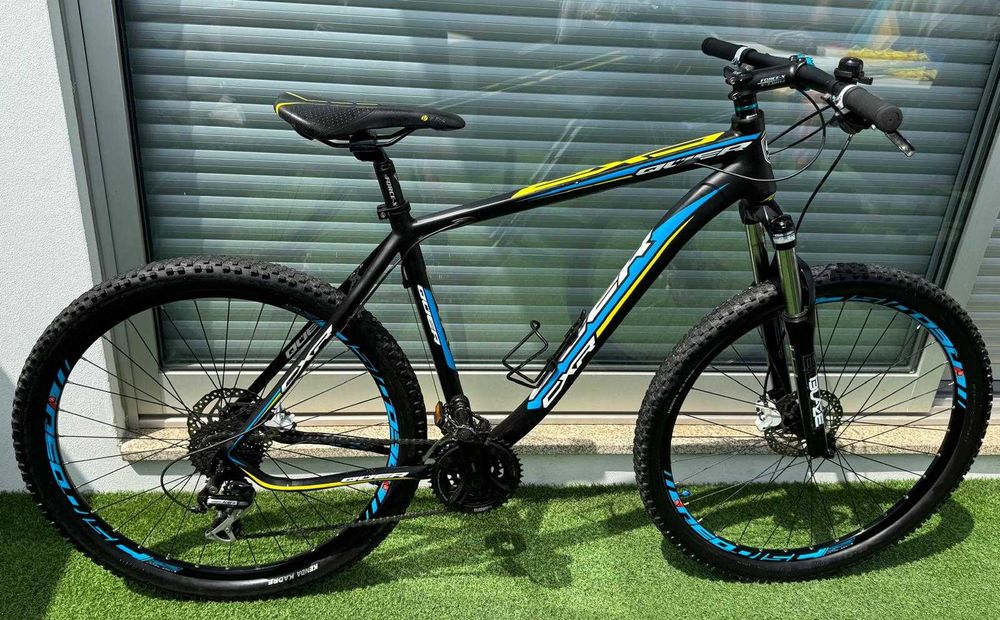 bicicleta de alumínio com travões Shimano Hidráulicos