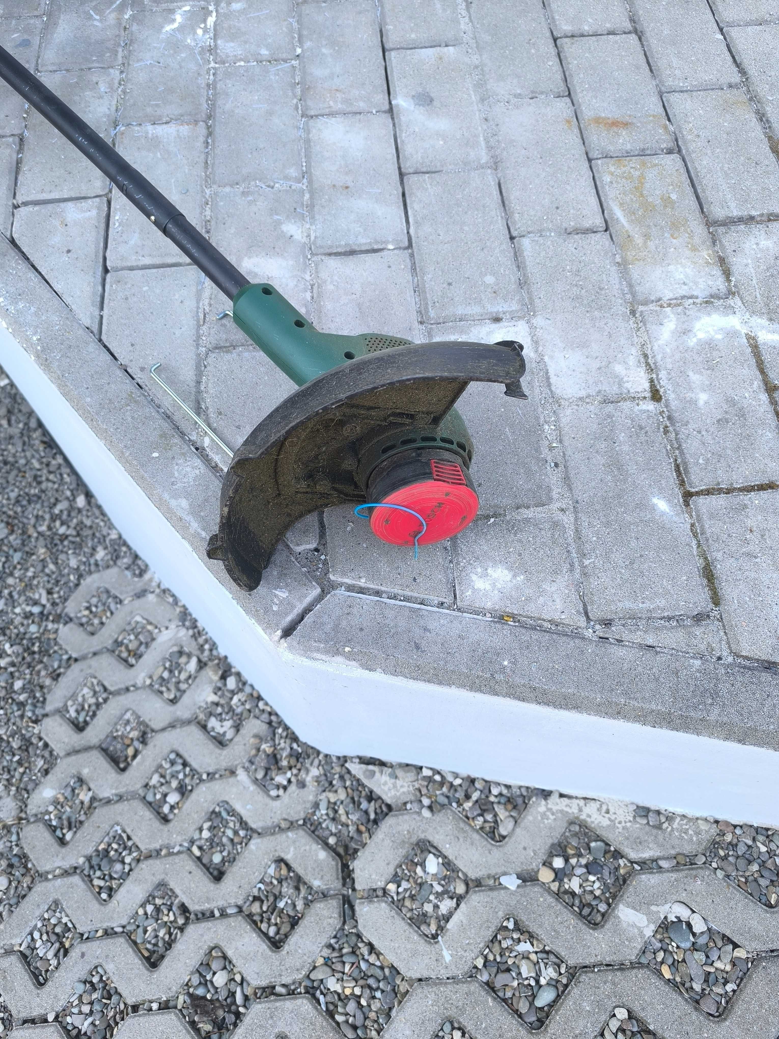 Podkaszarka elektryczna Bosch.