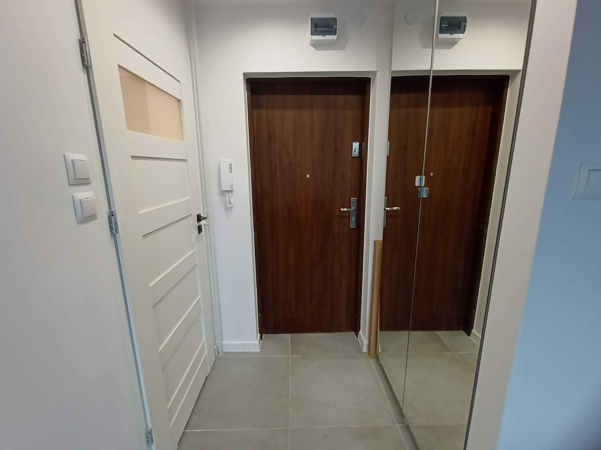 Cicha Kawalerka 27 m2 w centrum Poznania widok z balkonu na zieleń :)