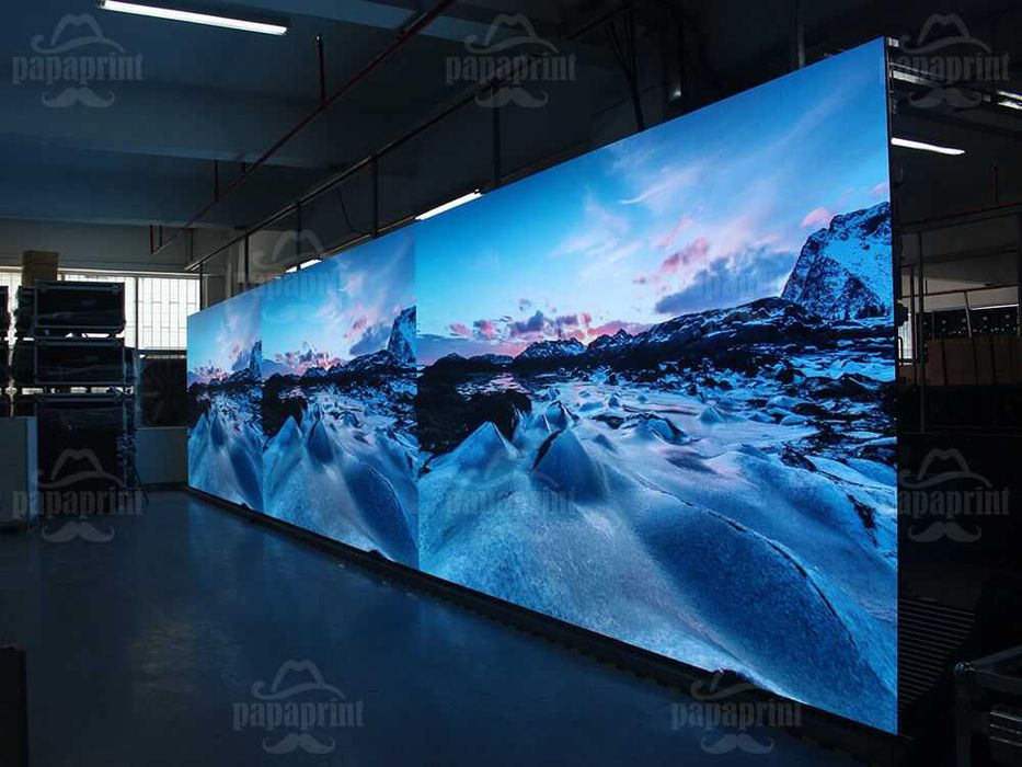 LED Экран. Светодиодная вывеска. Аптека Крест. Рекламный щит. Табло