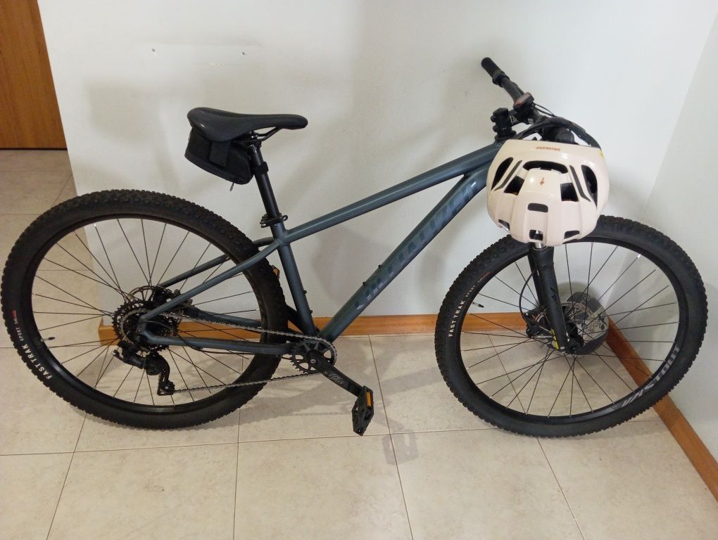 Venda de Bicicleta Specialized Aro 29 (Como Nova)

Estou colocando à v