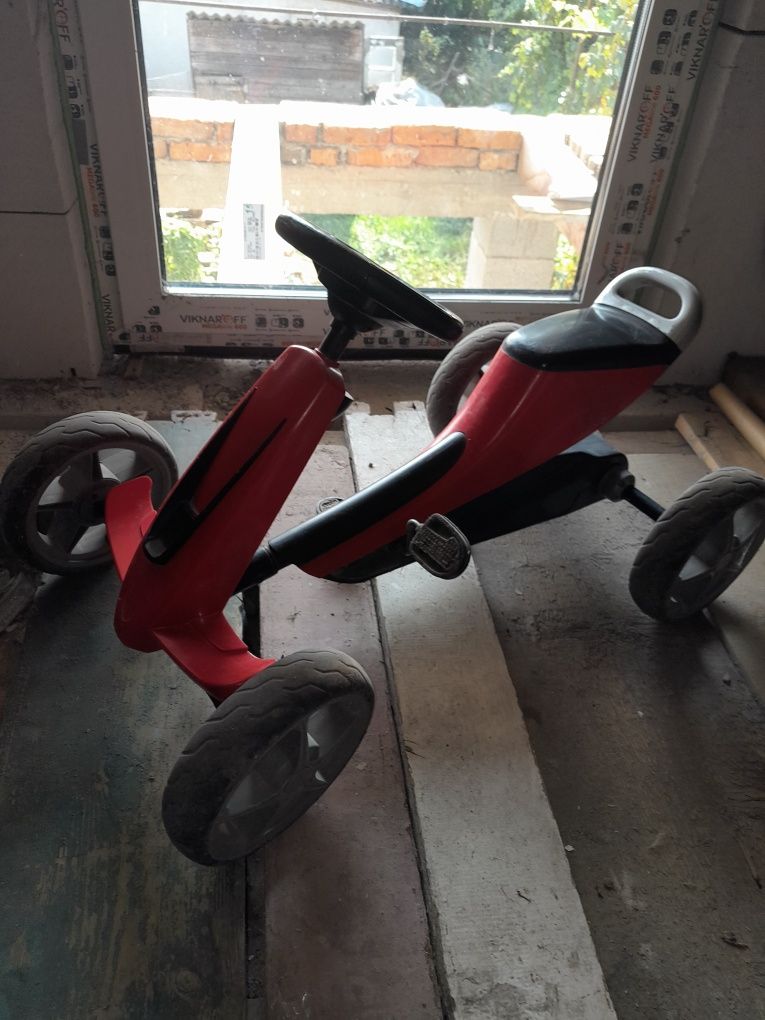 Картінг  червоного кольору  дитяча машинка 4 колісна з педалями
