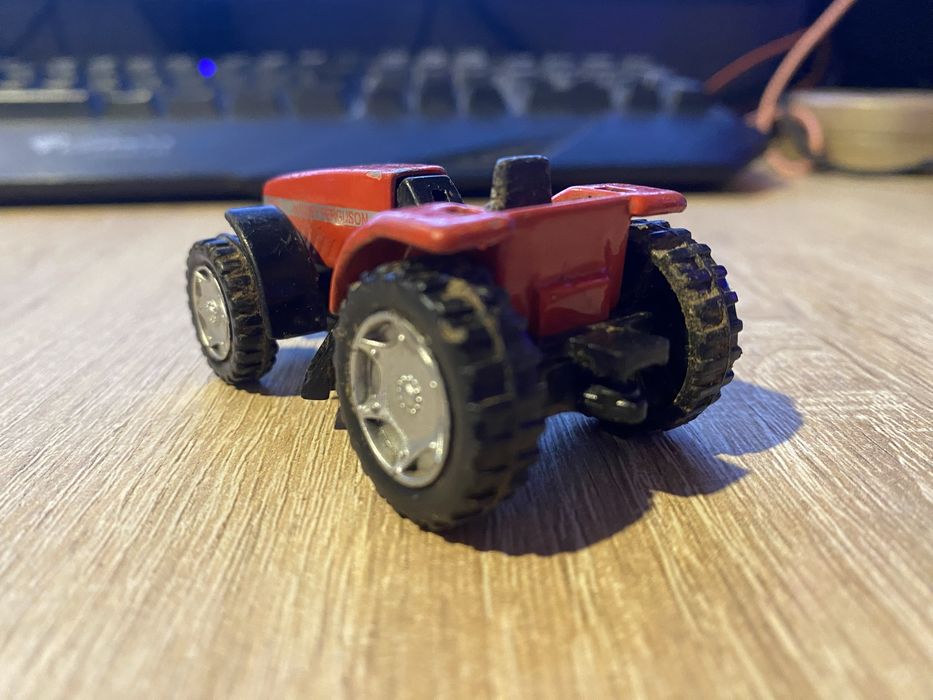 Traktorek Massey Ferguson SIKU