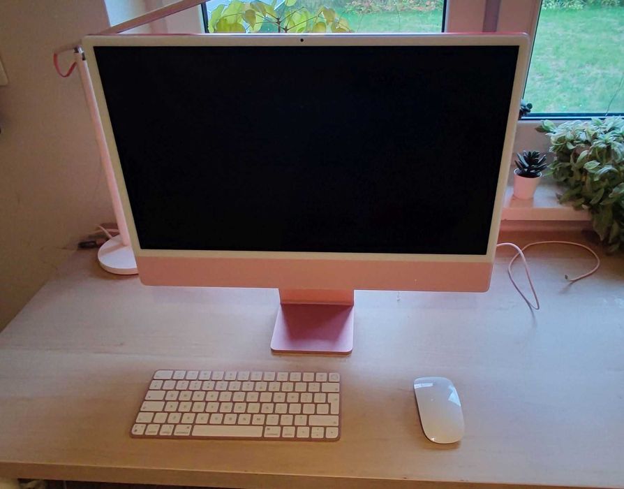 Apple iMac 24" Retina 4.5K (model MGPM3ZE/A) w kolorze różowym