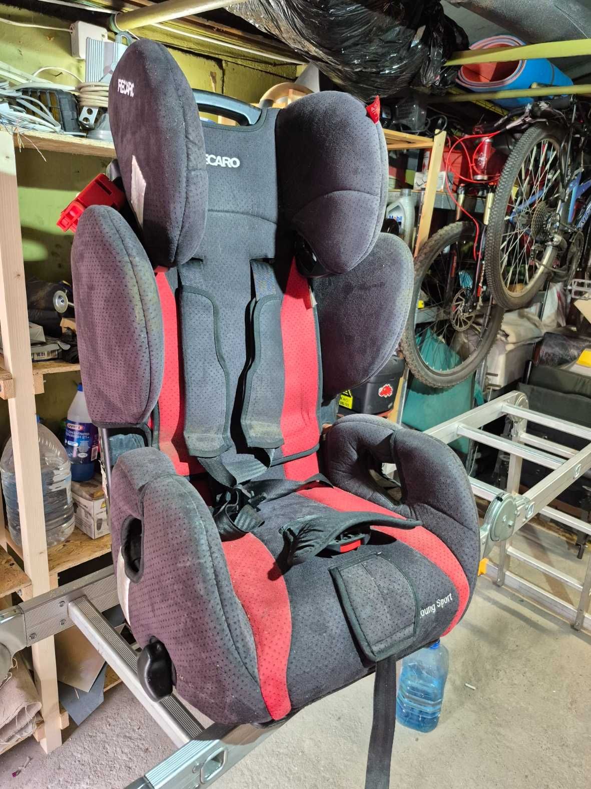 Дитяче автомобільне крісло RECARO