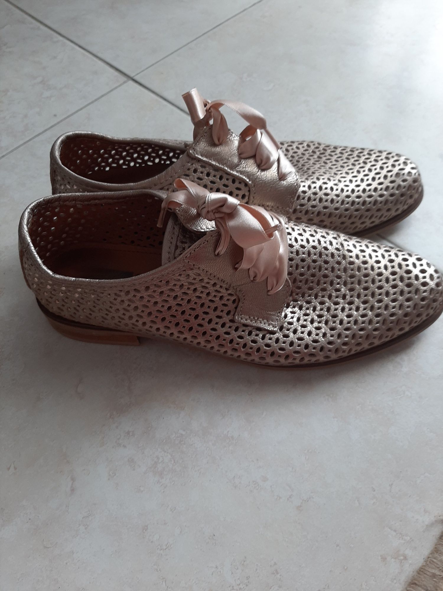 Sapatos n 39 dourados