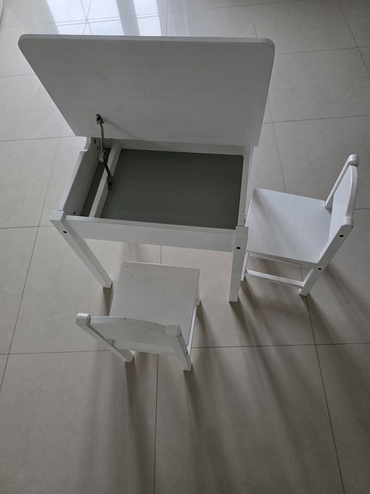 Biurko/stolik + 2 krzesełka Ikea sundvik
