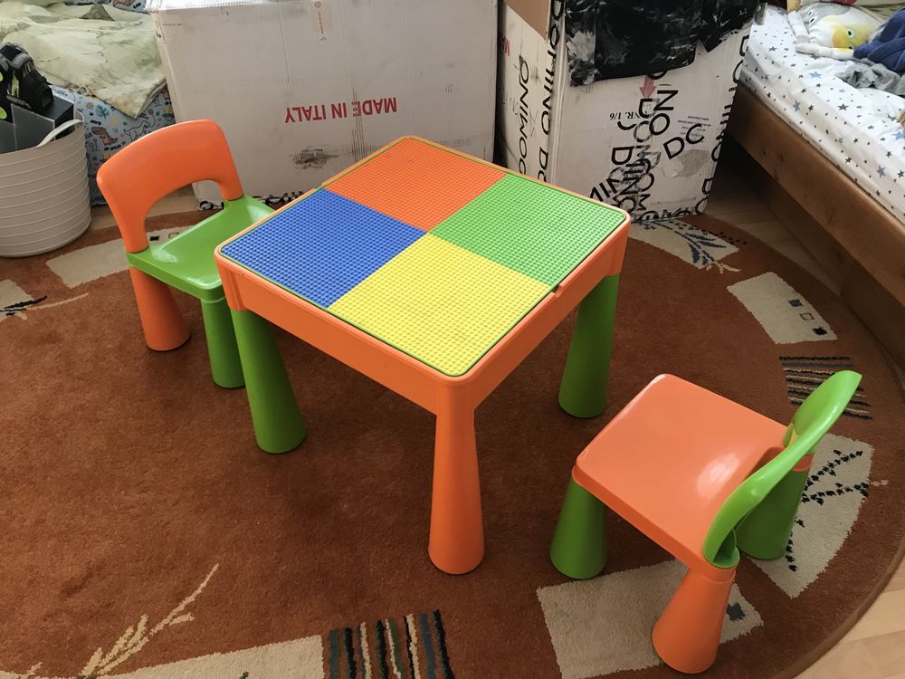 Продам детский столик и 2 стульчика