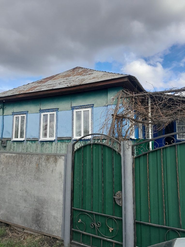 Продам  будинок в с. Бахмач 1.  Центральна вулиця