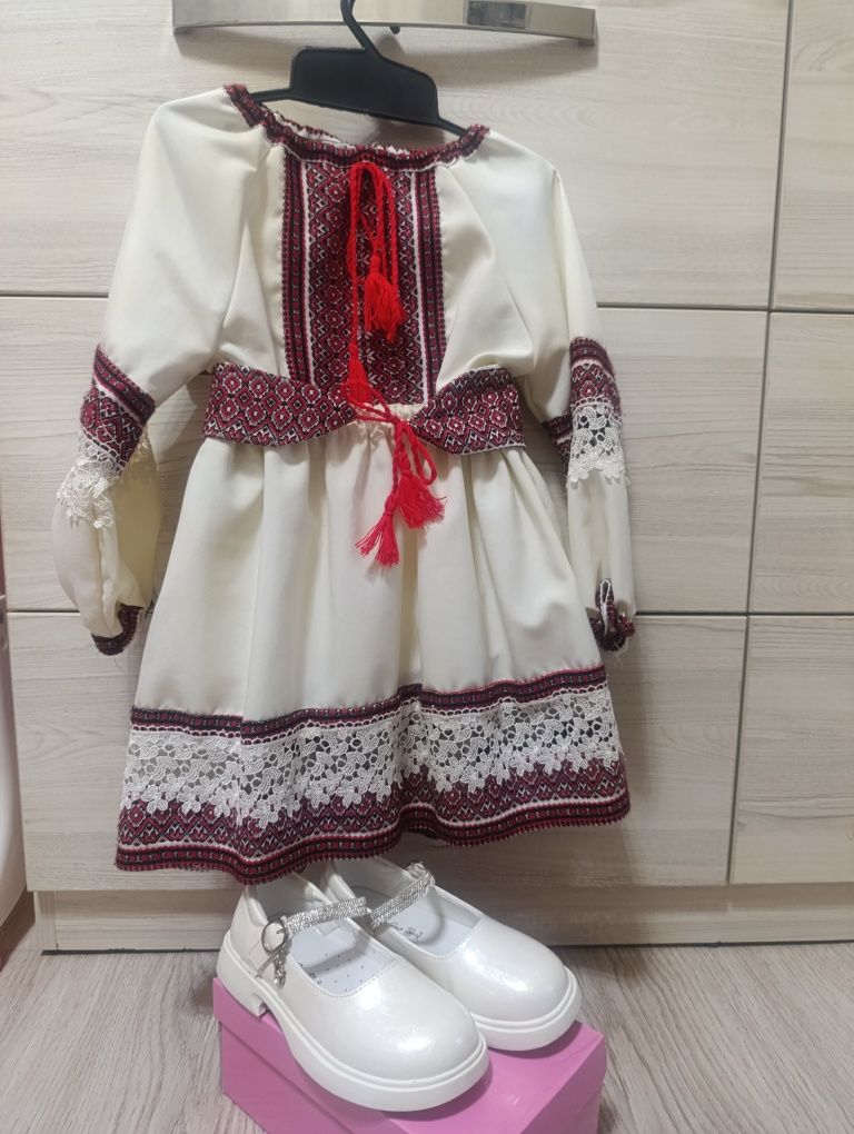 Вишиванка для дівчинки в хорошому стані!