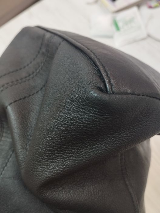 Чорна шкіряна сумочка в ідеальному стані сумка шкіра кожаная сумочка