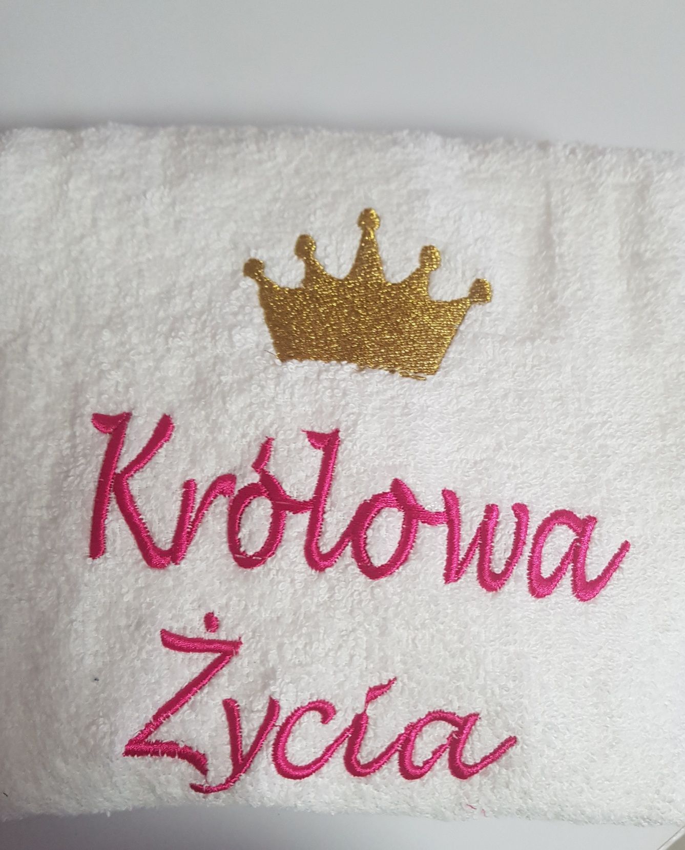 Ręcznik z haftem królowa życia prezent