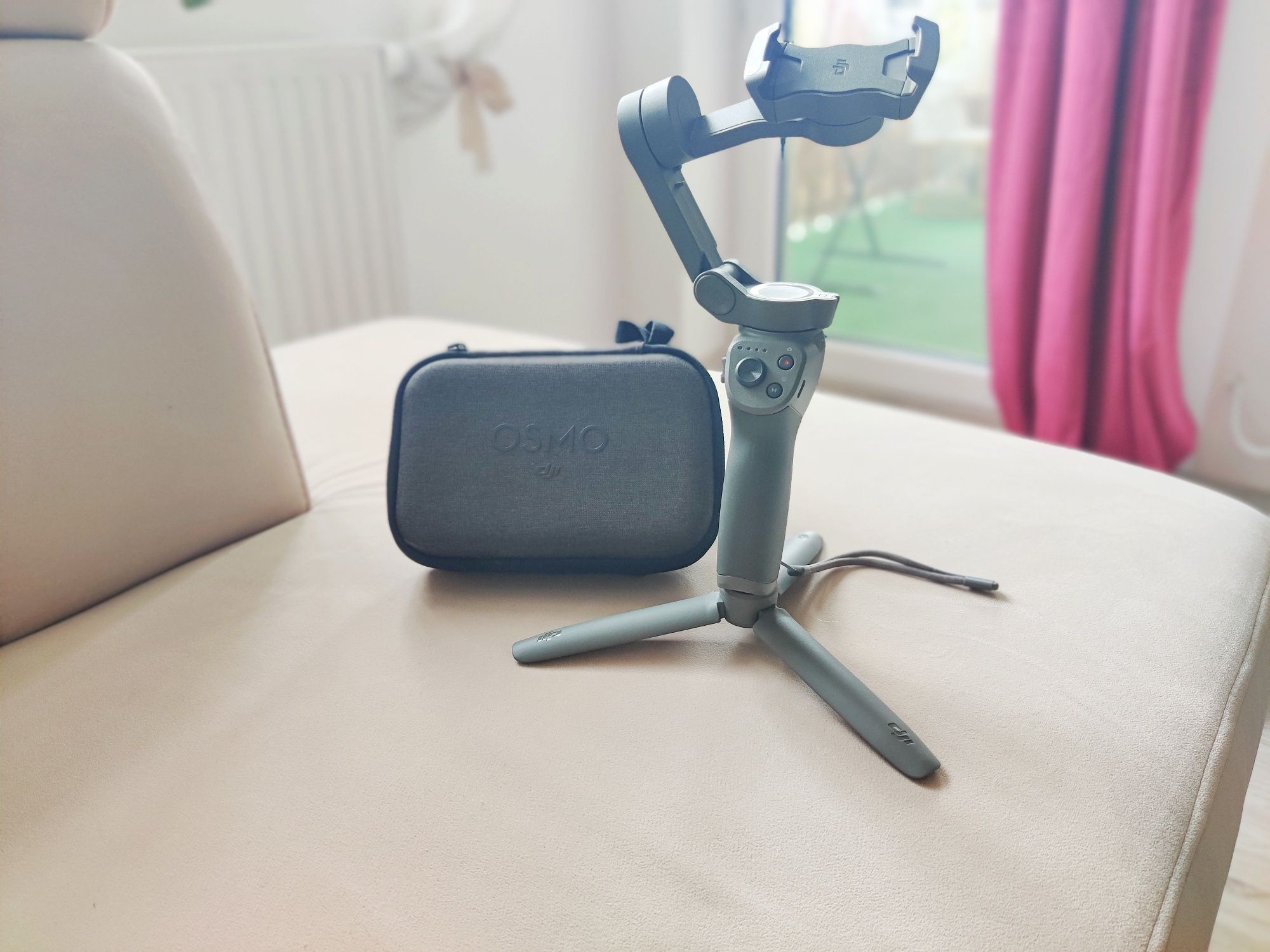 Gimbal DJI Osmo Mobile 3 + statyw gratis