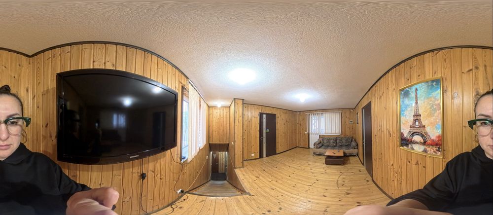 Будинок з басейном сауною/баня та чаном/джакузі