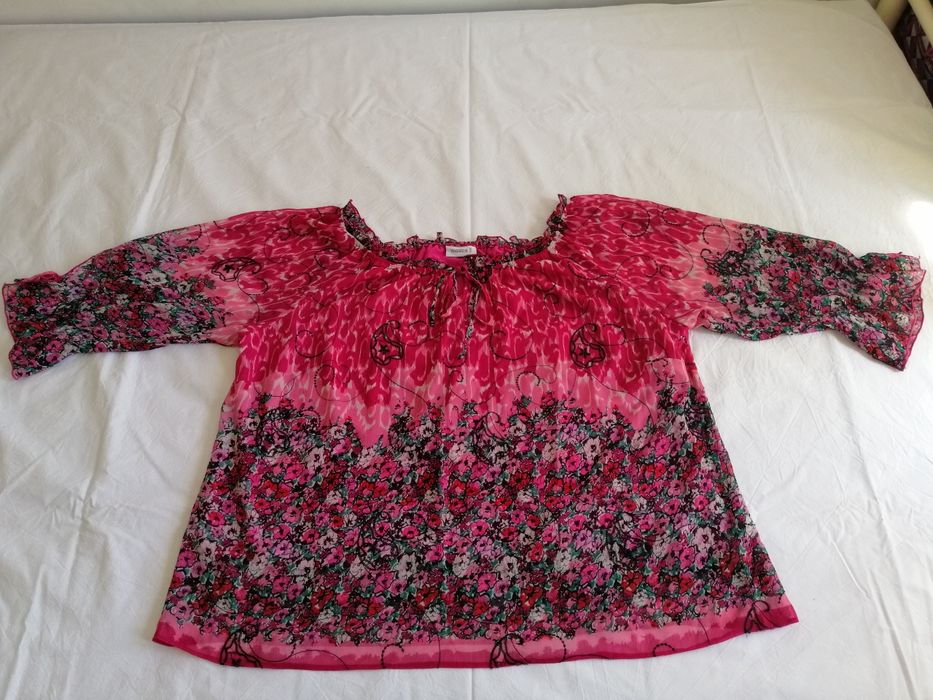 Blusas usadas da C&A e outra não sei a marca