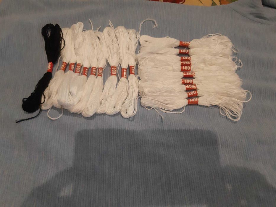 Mulina do haftowania biała 19 sztuk 1 czarna