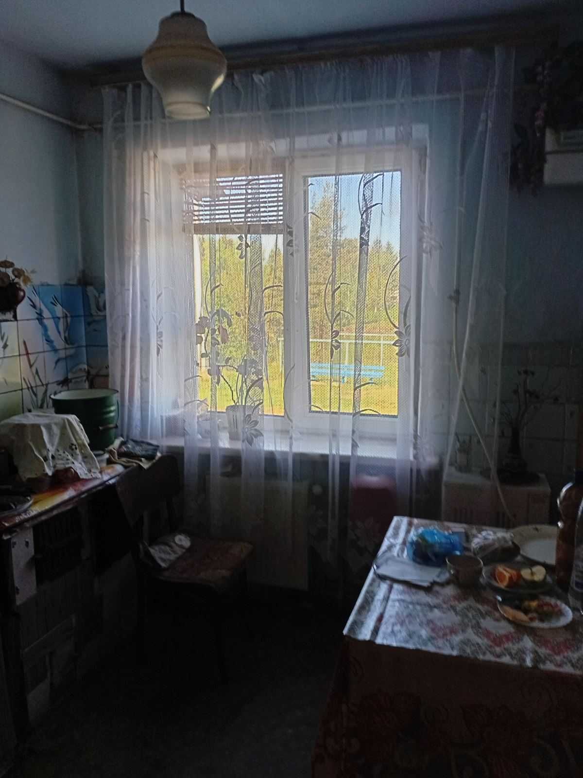 Квартира 3 кімнатна Клесів з додатковою територією та сараями все комф
