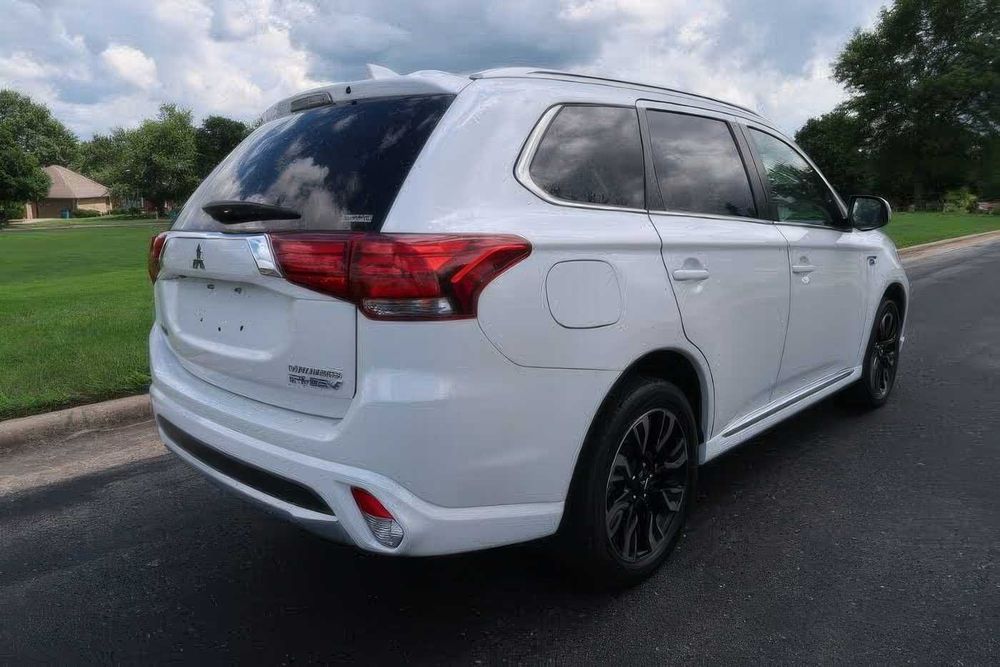Mitsubishi Outlander Hybrid Plug-in SEL      2018
