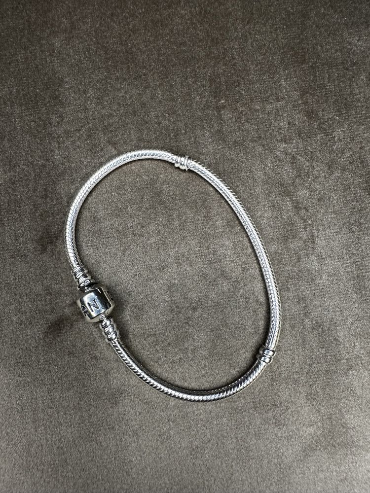 Pulseira Pandora em prata