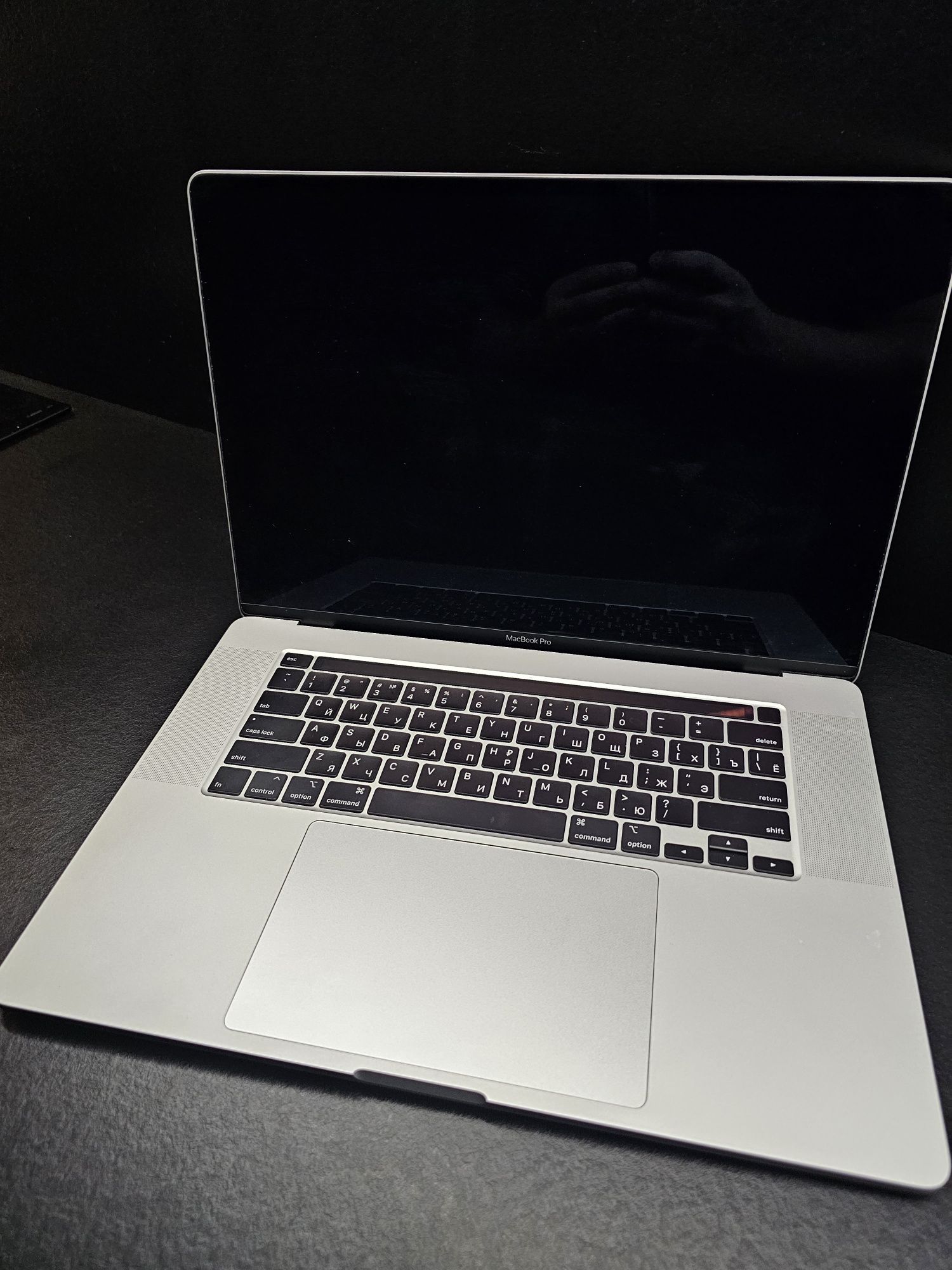 Macbook Pro (16-inch, 2019) core i7 16/512